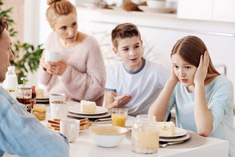 Eetgeluiden en strijd aan tafel: hoe help je een kind met misofonie?